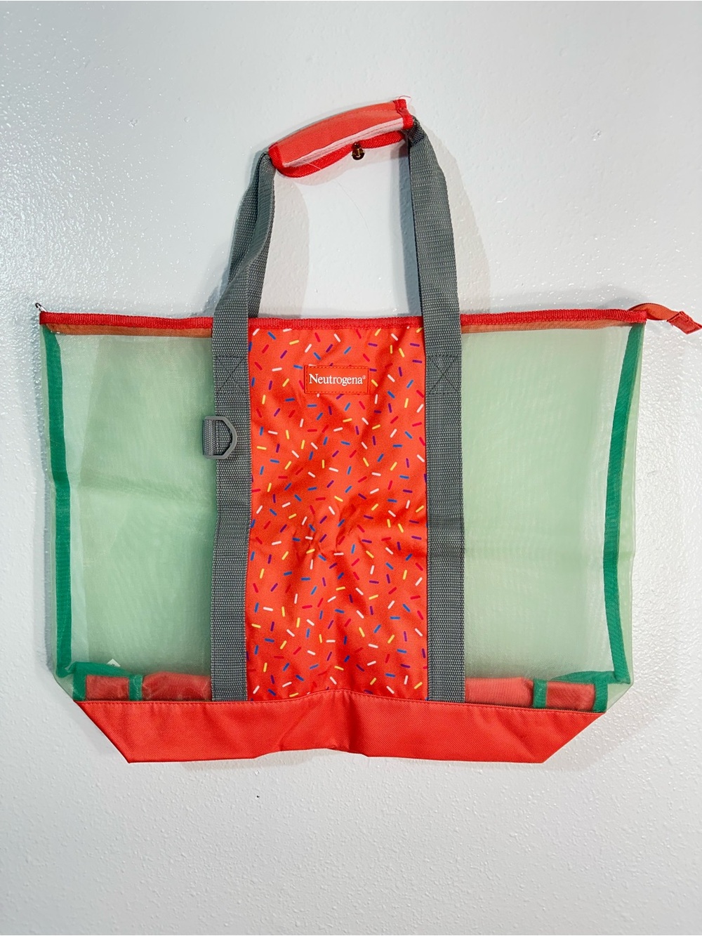 Neutrogena Coral Mesh Tote with Green Trim and Gray Straps
